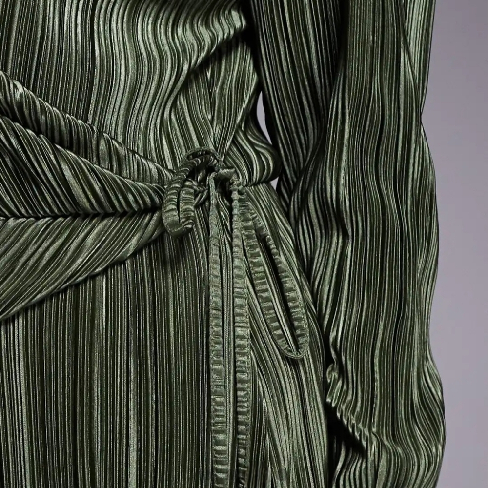 Asos Designe Curve Plisse Long Sleeve Wrap Tie Waist Maxi Dress In Khaki Green - Picture 4 of 7